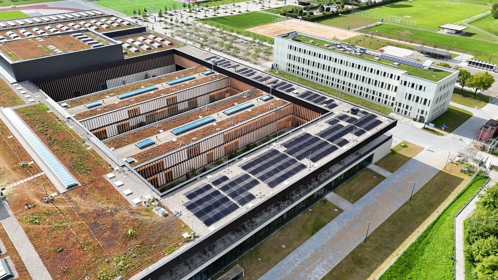 Gewerbliche Photovoltaikanlage von Profisolar Bau