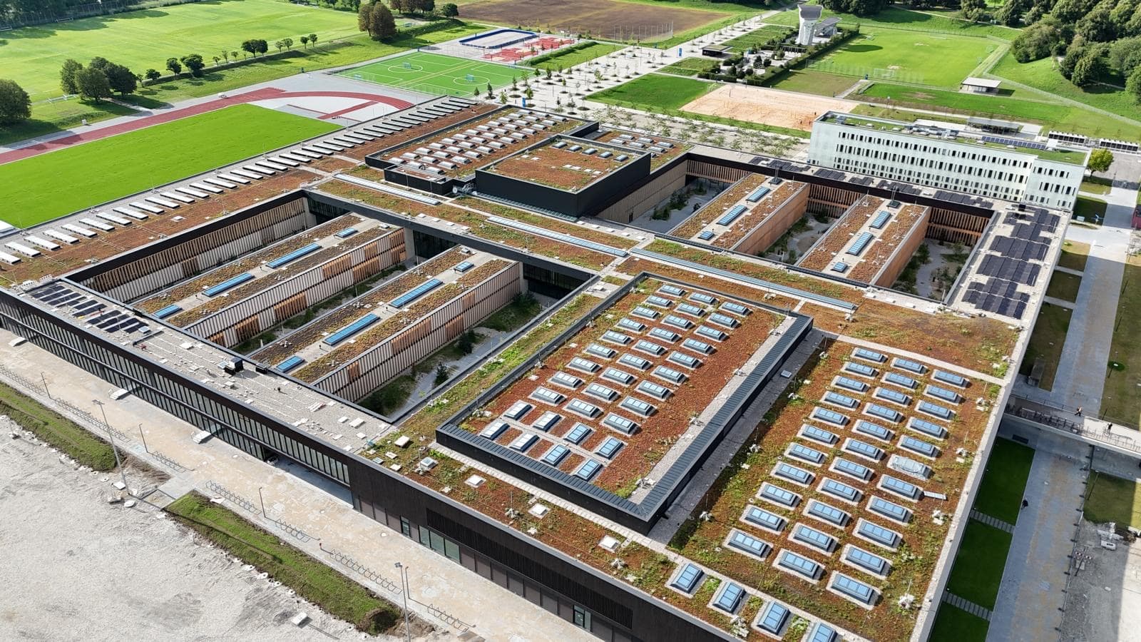 Gewerbliche Photovoltaikanlage von Profisolar Bau