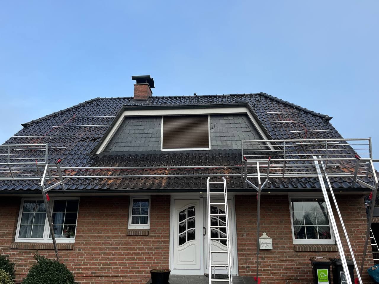 Detailaufnahme eines installierten Heimspeichers