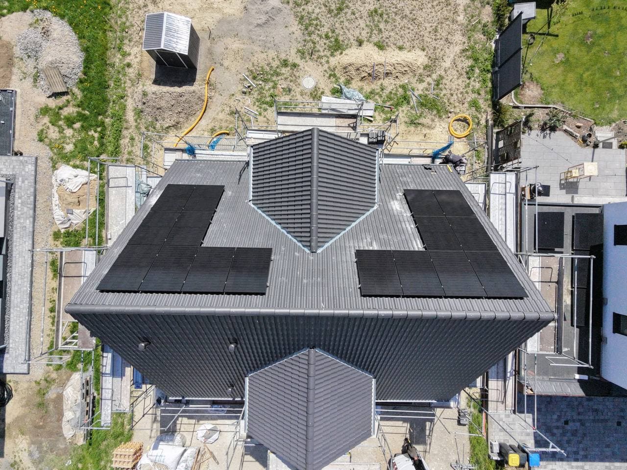 Freiland- und Agrar-Photovoltaikanlage von Profisolar Bau