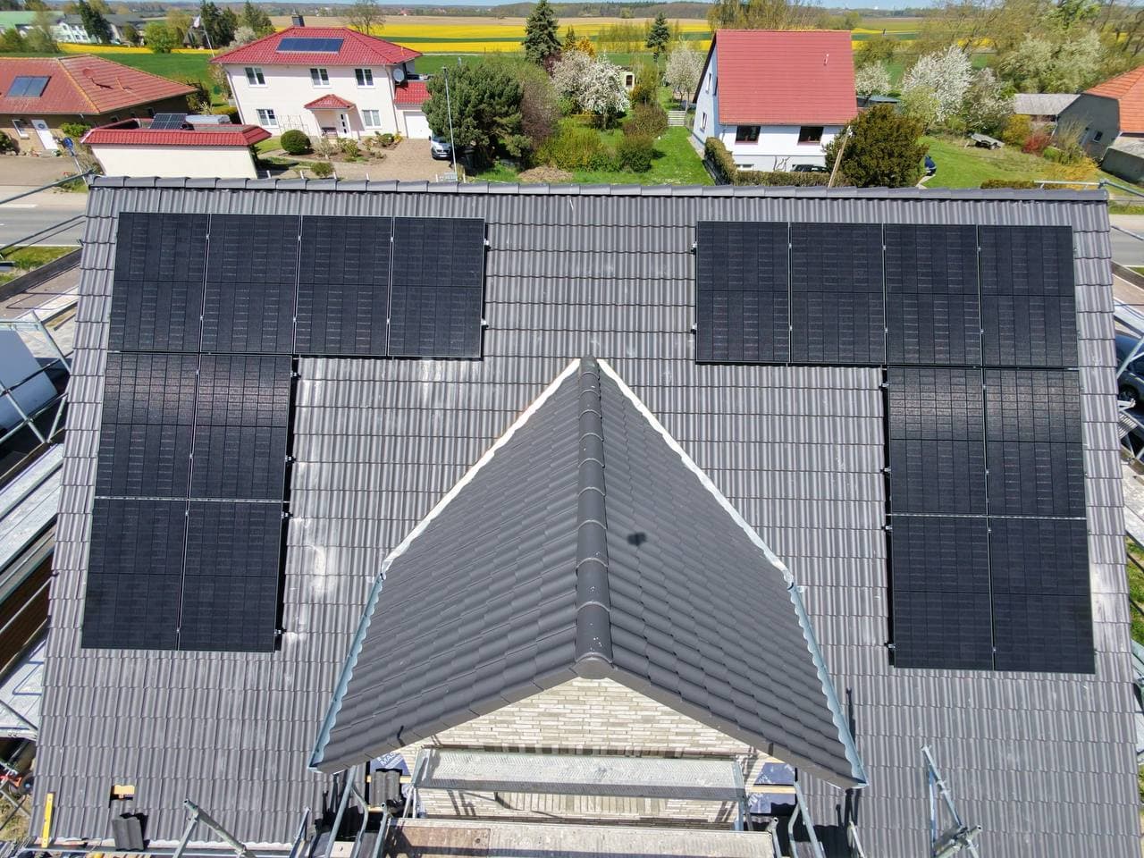 Freiland- und Agrar-Photovoltaikanlage von Profisolar Bau